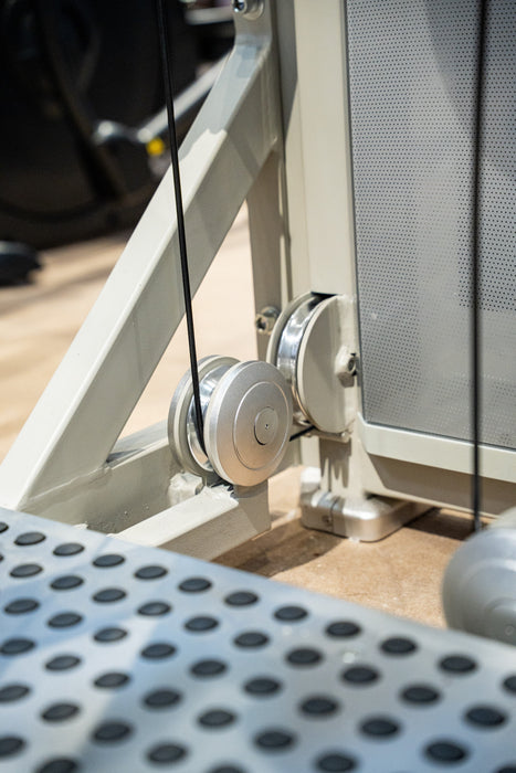 Gluteleader Multi Hip GL-1009 cable pulley detail